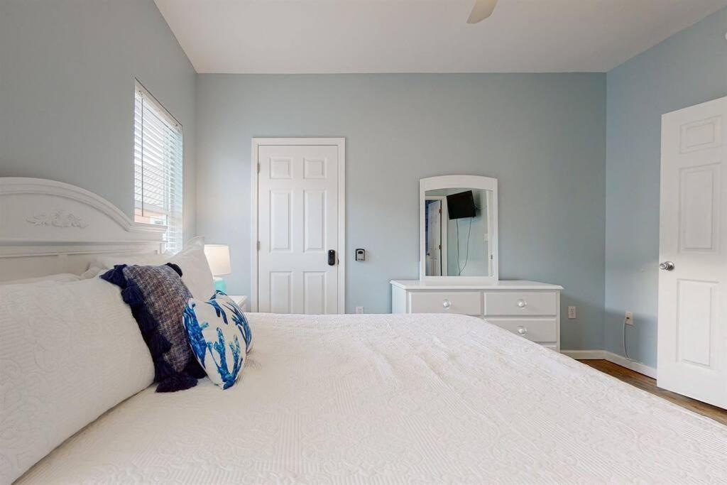 Eye-Catching Property W/ Picturesque Coastal Views Gulf Shores Exteriör bild
