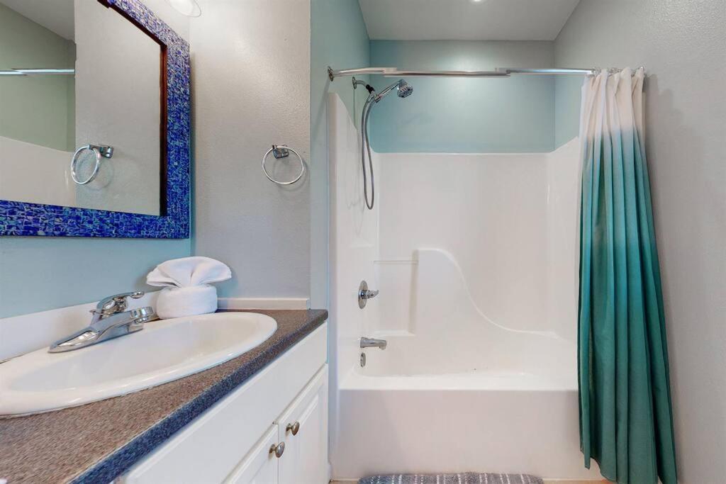 Eye-Catching Property W/ Picturesque Coastal Views Gulf Shores Exteriör bild
